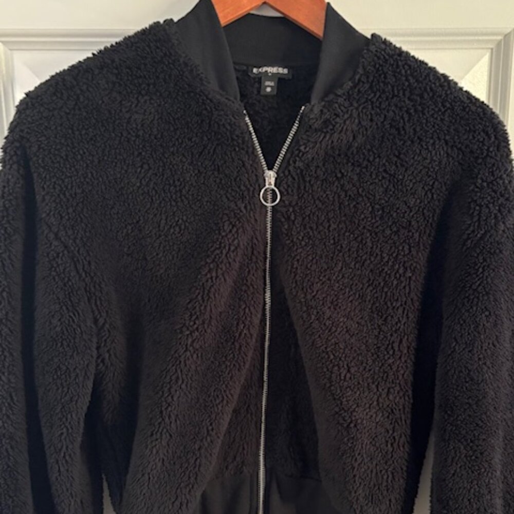 EXPRESS Black Textured Fleece Zip-Up Jacket – Cozy & Chic
